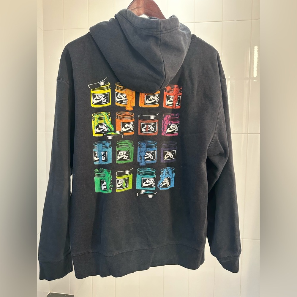 Nike SB Hoodie | Size L | Sporty Comfort and Urban Style